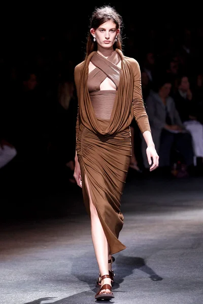 Look 13